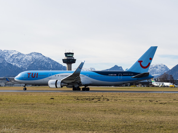 TUIfly Boeing 767 kurz nach der Landung