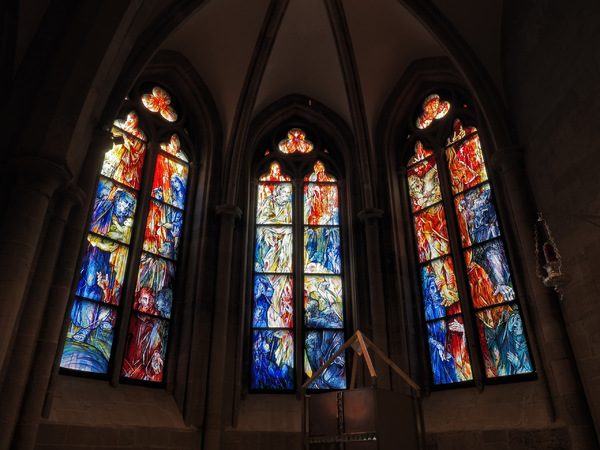 Die neuen Fenster in der Abtei-Kirche