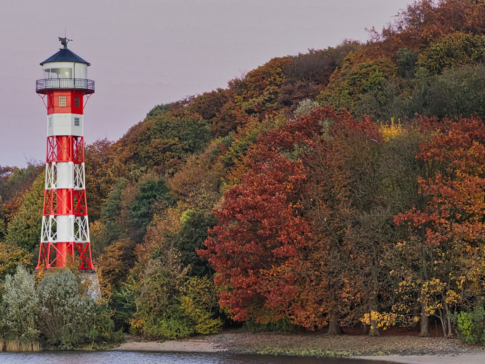 Leuchtturm Wittenbergen im Herbst