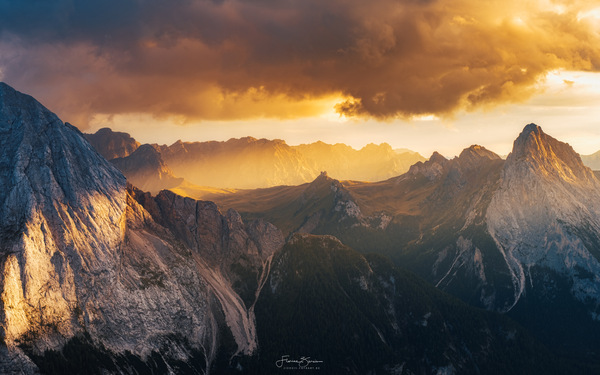 Magisches Licht in den Dolomiten