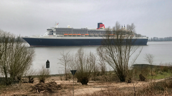 1-Queen Mary 2 17.03.2022 07-43-55