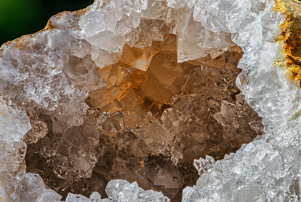 Eine kleine Bergkristalldruse.