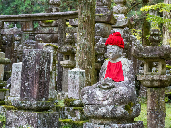 Okuno-in - berühmter Buddhisten Friedhof